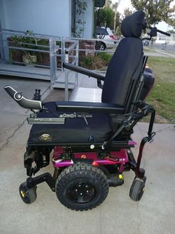 LOWERED PRICE!!!!!Wheel Chair Scooter Quantum (New)
