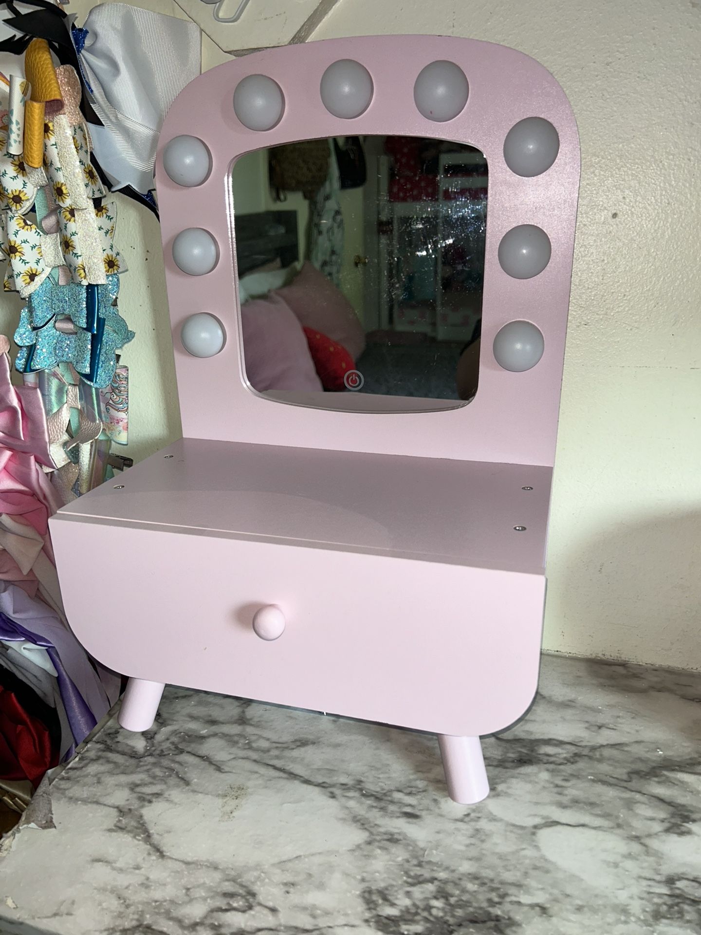 Little Girls Makeup Vanity ( Pink )