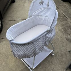 Delta Children Bassinet 