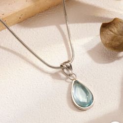 Elegant Teardrop Blue Pendant Necklace – Silver Tone Chain