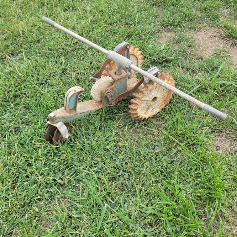 Vingage Yard Sprinkler! ** untested **