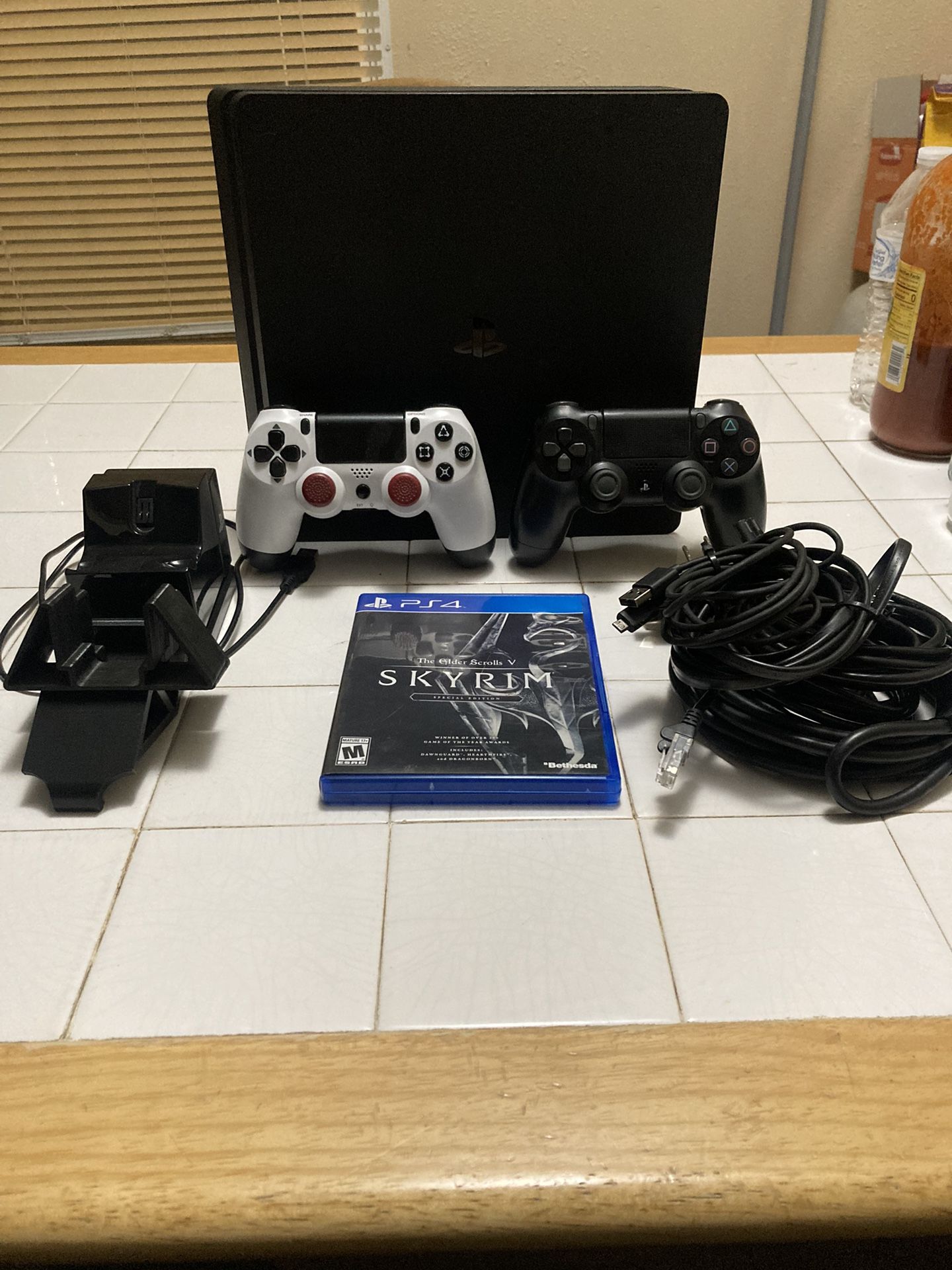 Sony PlayStation 4 Slim 500GB Skyrim Bundle