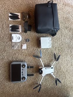 DJI Mini 4 Pro Fly More Bundle