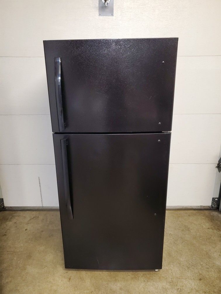 Insignia refrigerator (Delivery Available)