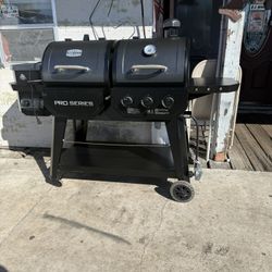 Pit Boss propane and wood pellet Combo Grill