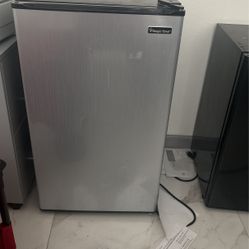 Magic Chef Mini Refrigerador 
