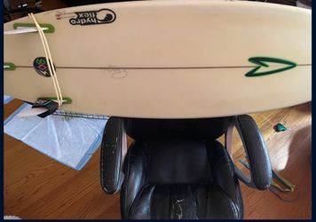 Robert’s modern 80’s surfboard