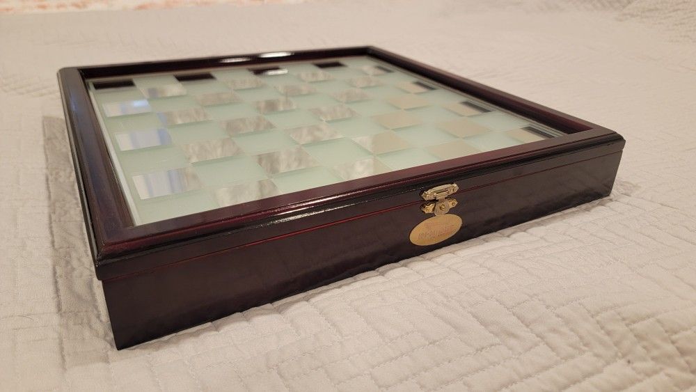 IN-N-OUT GLASS CHESS BOARD