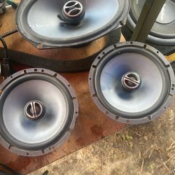 One ALPINE 6x9 Speaker And Two Door Speakers Alpine