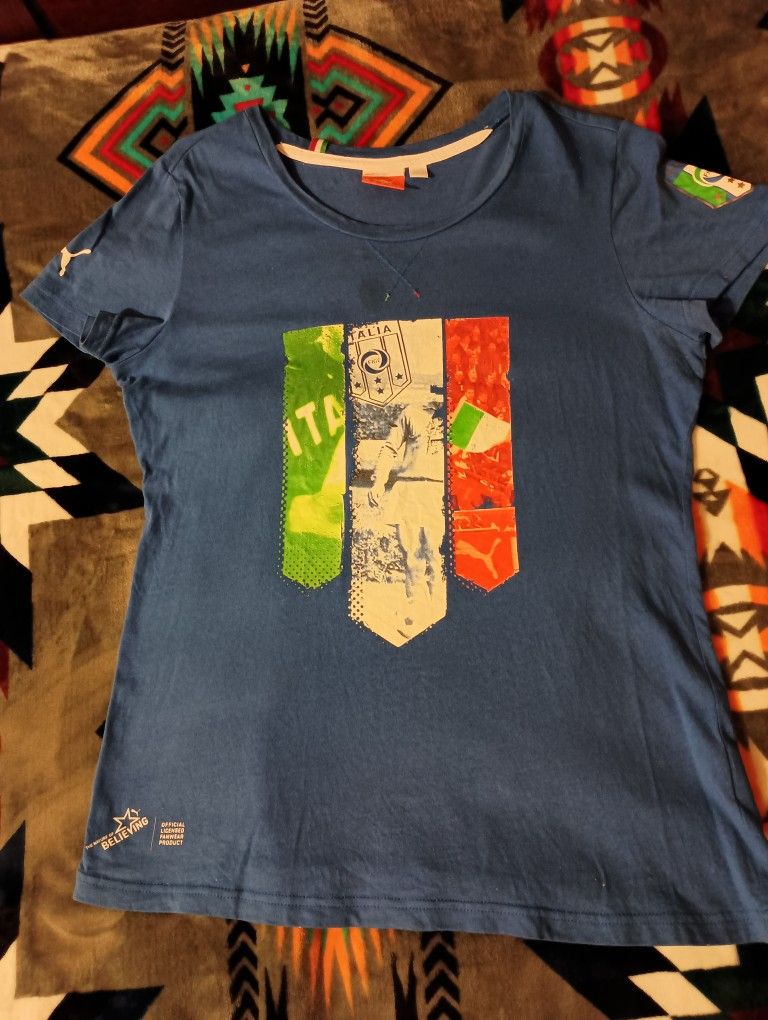 Blue Puma t-shirt with Italia design.