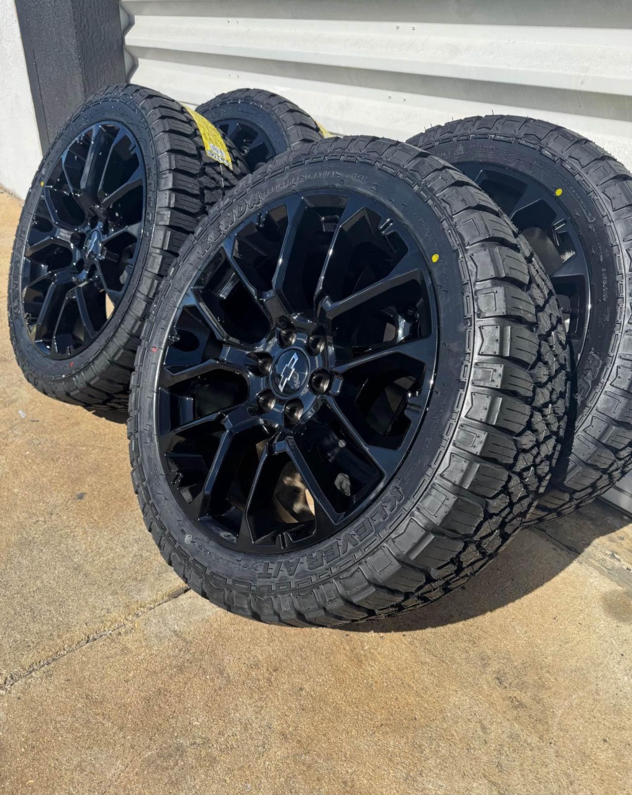 4 Chevy Silverado Tahoe Gloss Black 22" Wheels Rims Tires Lugs