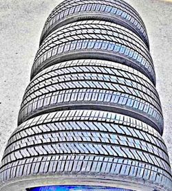 275/50/22 Brisgtone vendo set de Tires con 80% de vida las 4
