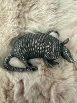 Armadillo belt buckle