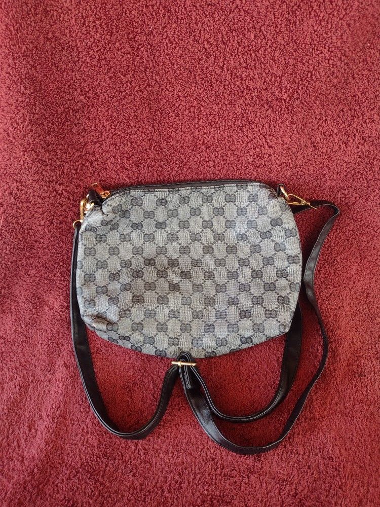 Crossbody purse
