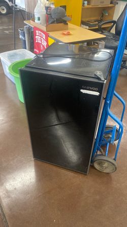 Daewoo Black Mini Fridge
