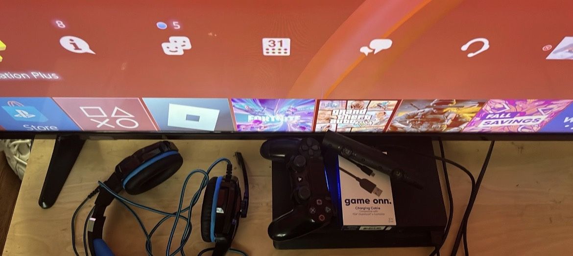 PlayStation 4 (ps4)