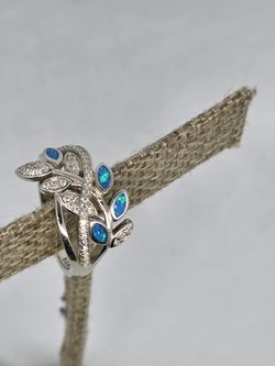 Stunning .925 moissanite size 7 ring