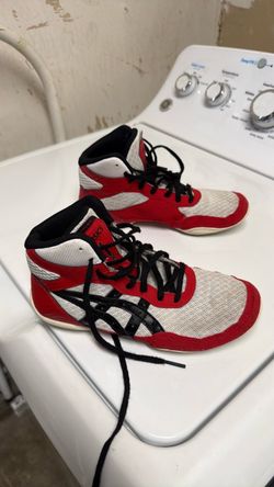 Wrestling shoes