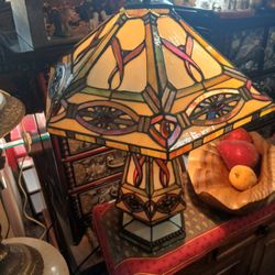 Tiffany-style table lamp Damage 