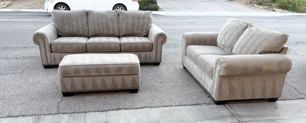 Large Sofa Set Couch ( Delivery Available)