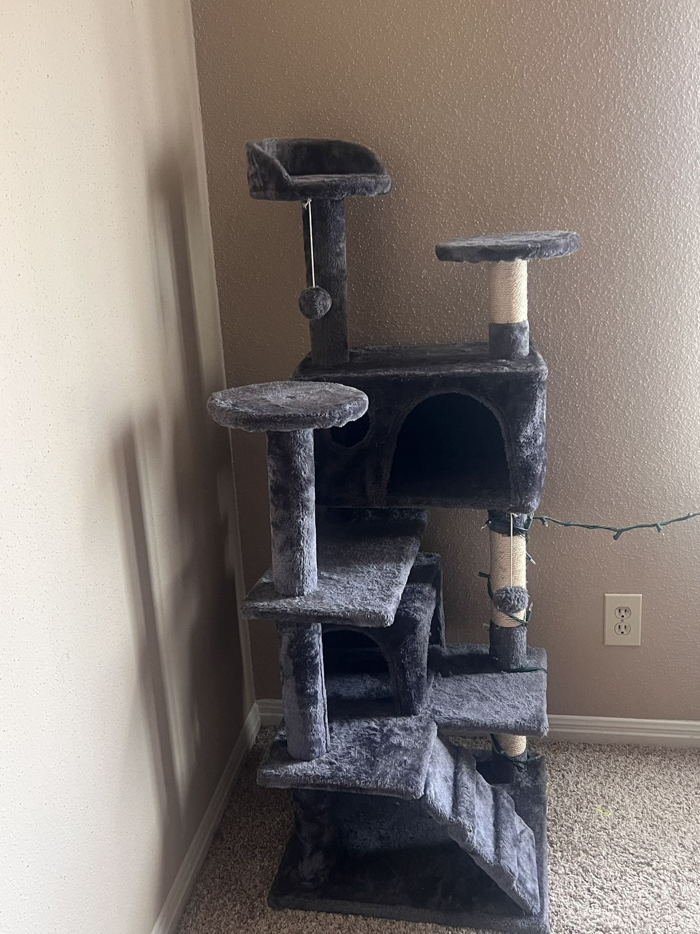 54” Cat Scratcher/ Tree