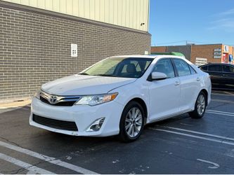 Toyota Camry Hybrid XLE 2012