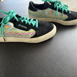 Womens Arizona Adidas Size 8 