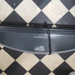 DeLonghi Safeway BBH100 Baseboards Heater like new Made in Italy.