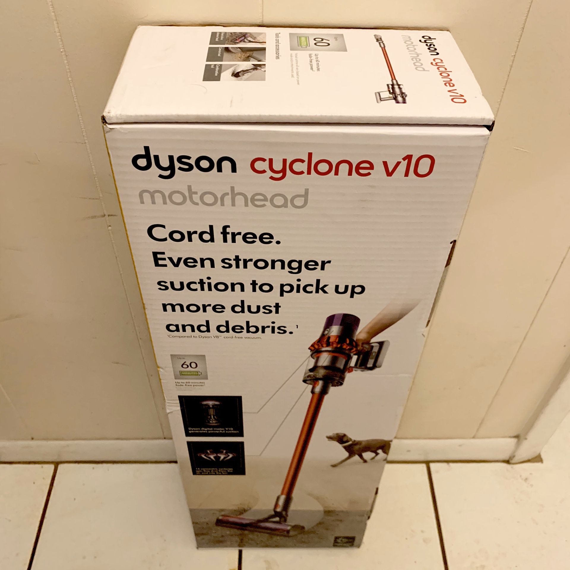 New Dyson Cyclone. Mod No V10 Motorhead. Lightweight Cordless Stick Vacuum Cleaner.