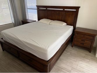 Solid Wood King Bedroom Set – Frame, 2 Nightstands, & Media Dresser
