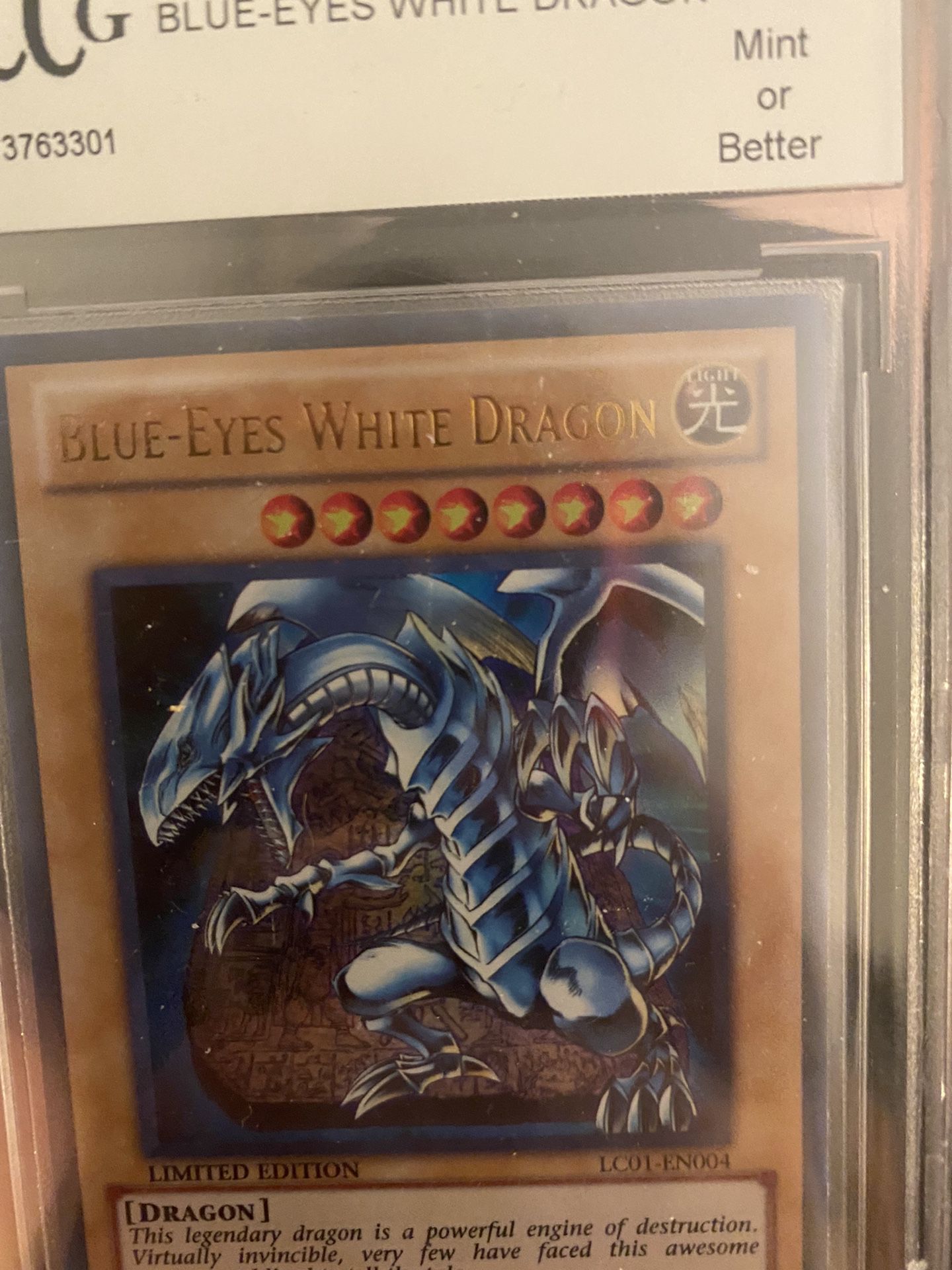2010 YUGIOH LIMITED EDITION ULTIMATE RARE BLUE EYES WHITE DRAGON LC01-EN004