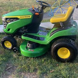 John Deere S100 Riding Mower