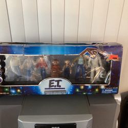 E T. Figure Collection 