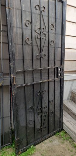 Puertas de metal exterior