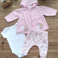 3-6MOS 3-PIECE OUTFIT PINK VELOUR FRONT BUTTON HEDGEHOG HOODED SWEATER /WHITE BODYSUIT /FLORAL HAREM PANTS 