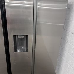 NEW SAMSUNG REFRIGERATOR 