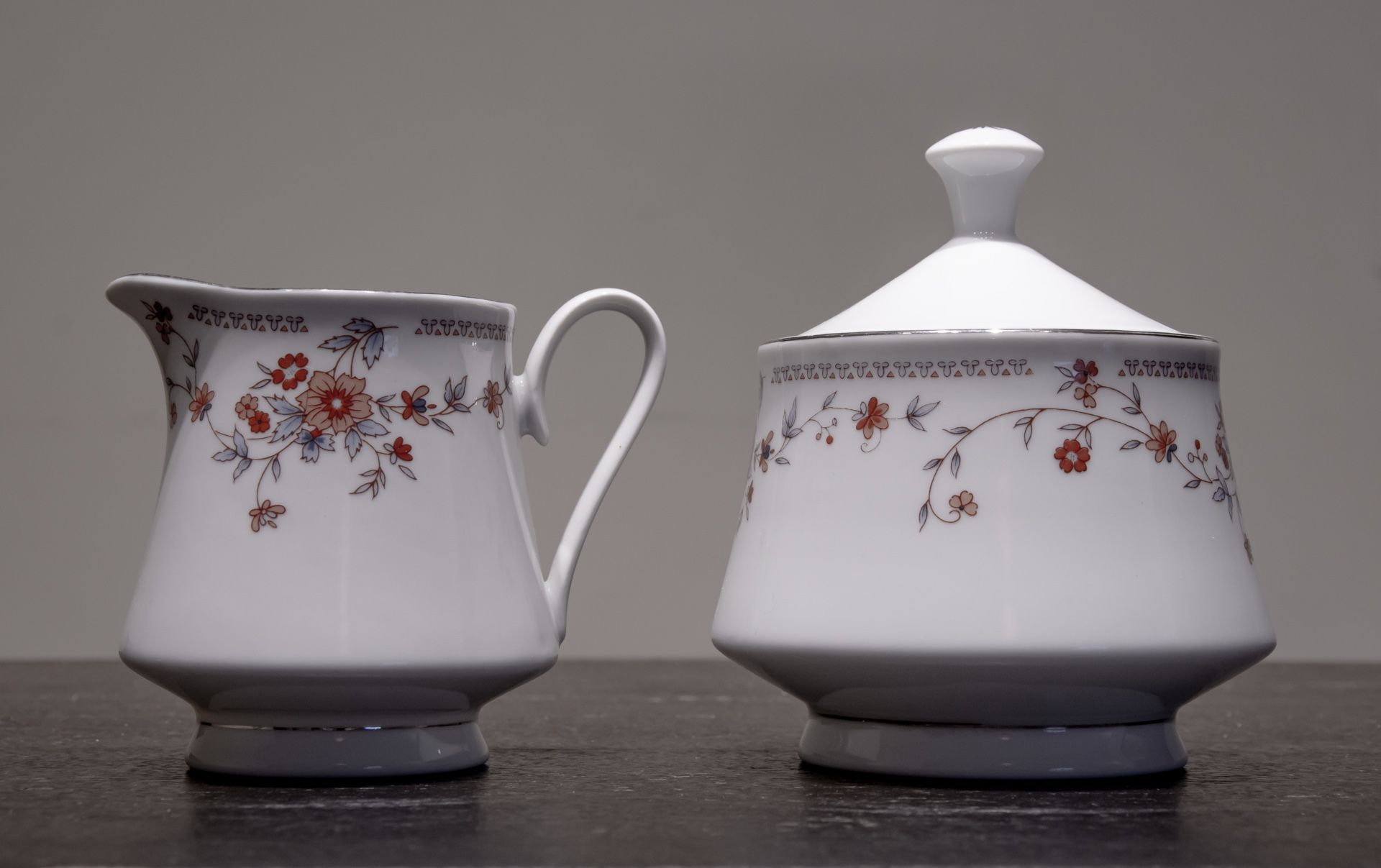 DYNASTY FINE CHINA 1007 COPENHAGEN FOOTED CREAMER & SUGAR BOWL W/ LID