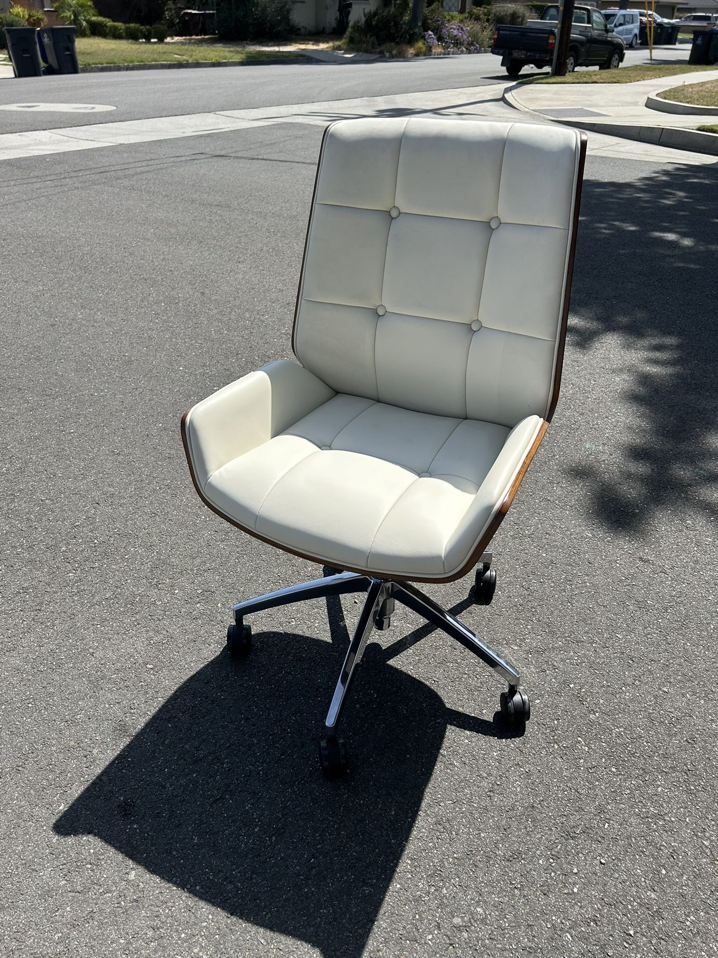 White Computer Desk Chair Tilt Angle Adjustable Executive Office Use worth $300