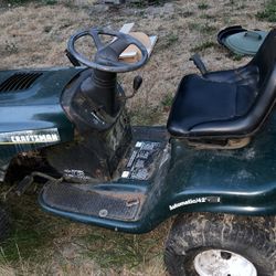 Craftsman  17hp Oh  No Deck Good Engine ,transmission Good For Parts Or Fix  