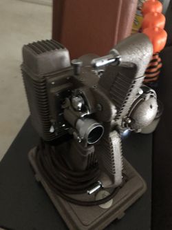 VINTAGE REVERE 8MM PROJECTOR