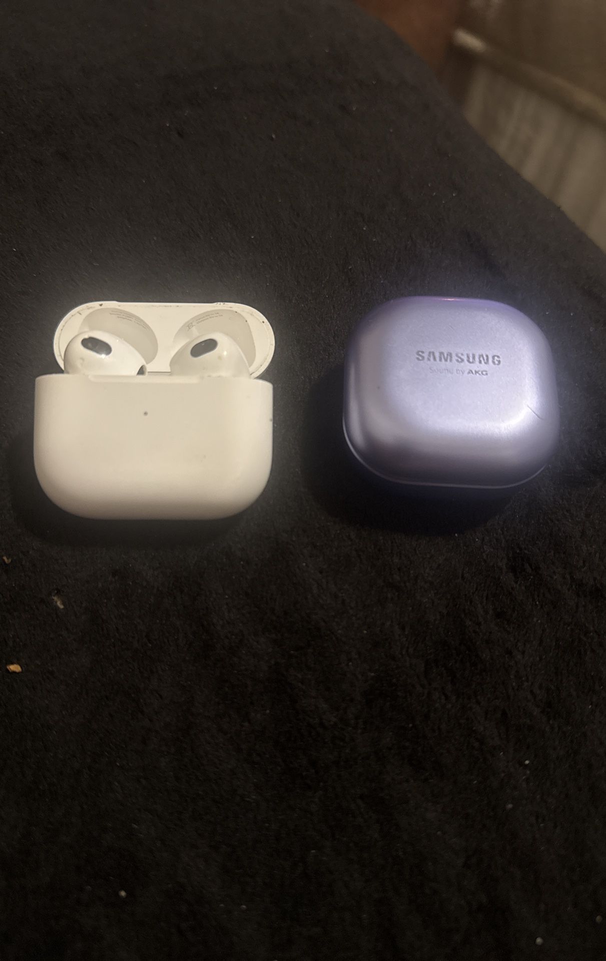 AirPods AirPods