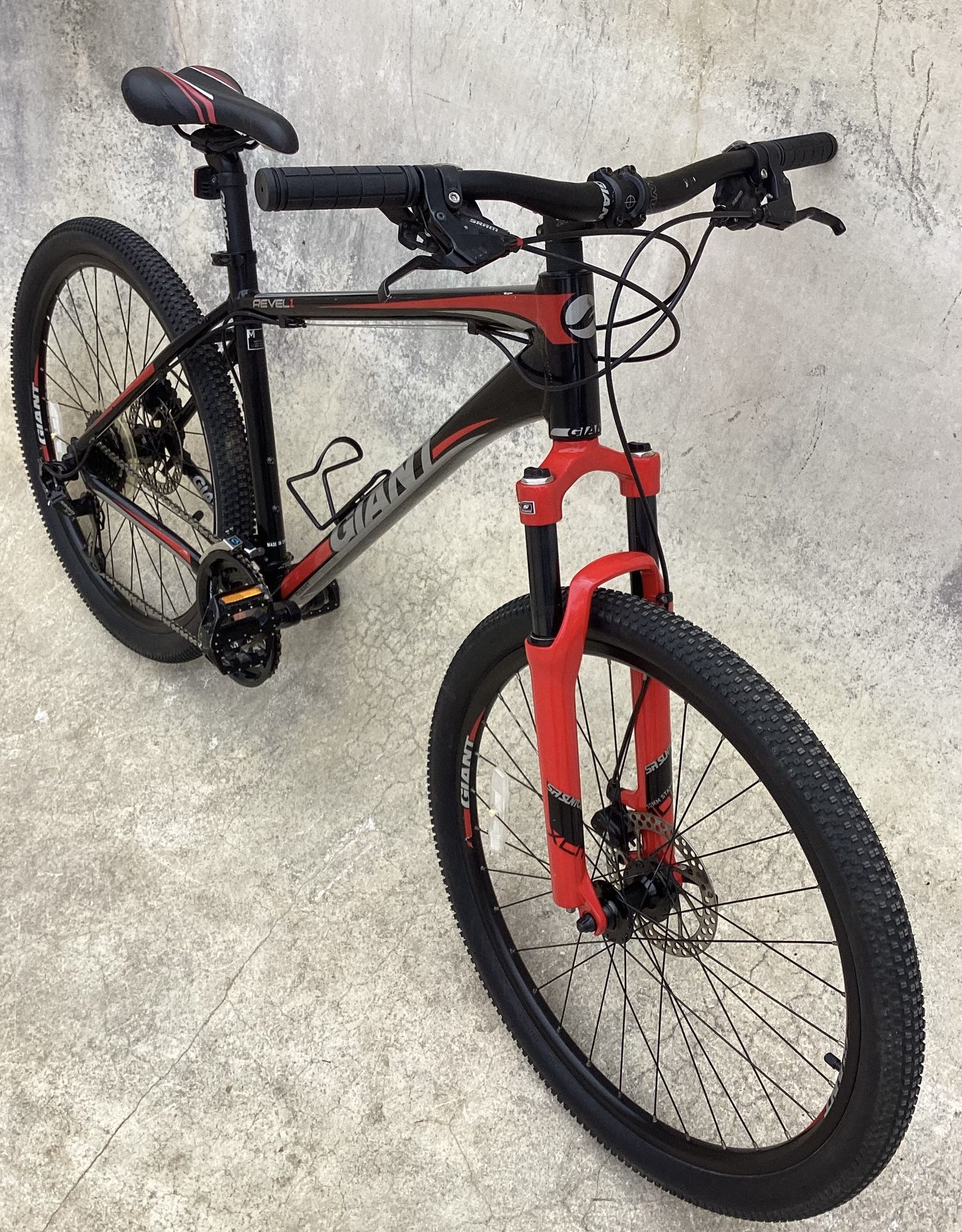 GIANT REVEL1  MOUNTAIN BIKE 24 SPEED