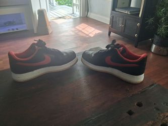 Like new air force 1's suede black/red