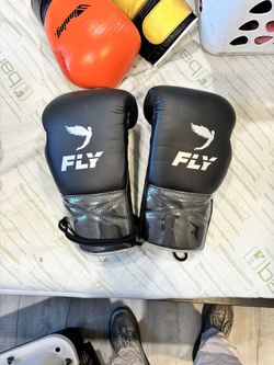 FLY UK BOXING BESPOKE GLOVES 16OZ