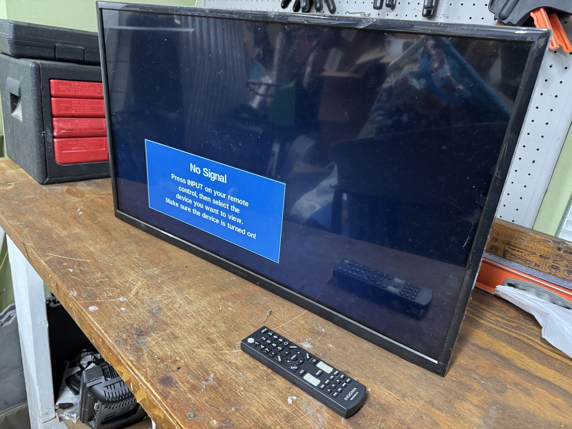 32” Insignia LED TV