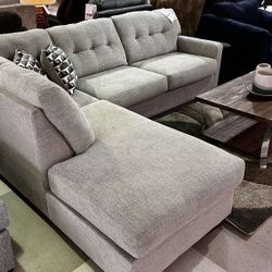 AP🎉 2 Piece Sectional Couch With Chaise// Financing & Delivery Available 