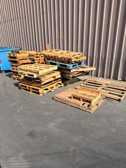 FREE PALLETS