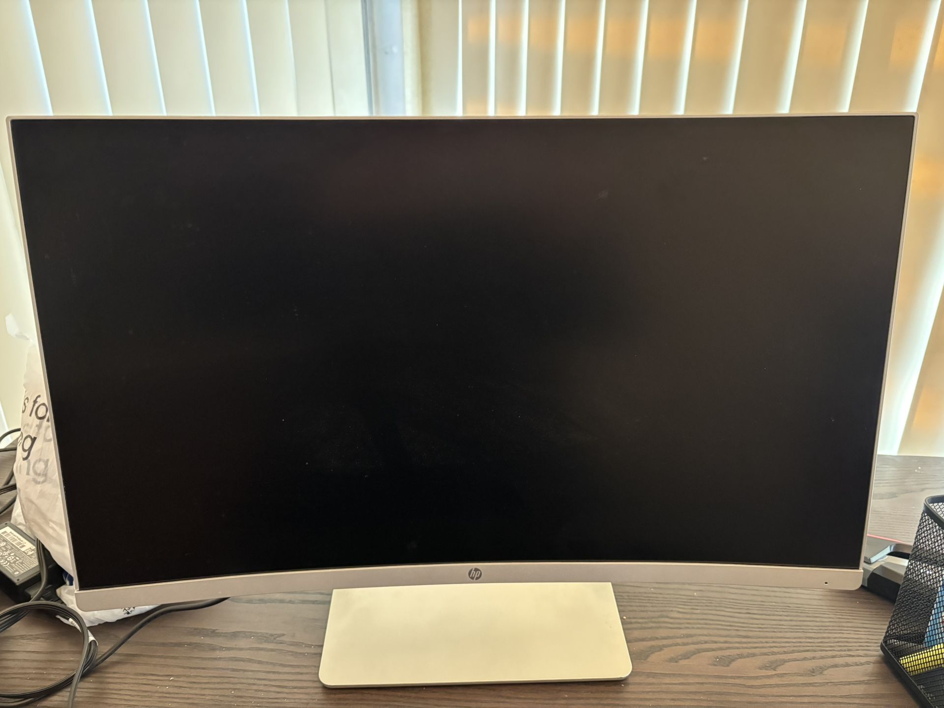 27in LCD HP Curve Monitor