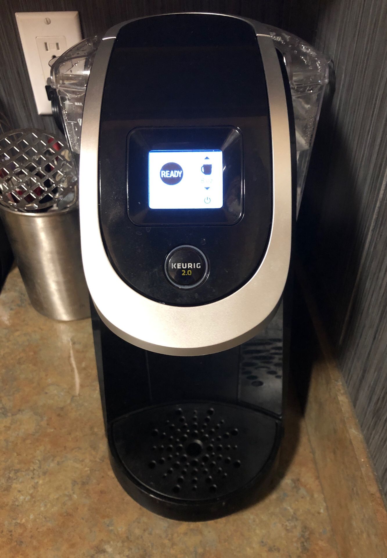 Keurig 2.0 with 20 k cups, perfect condition