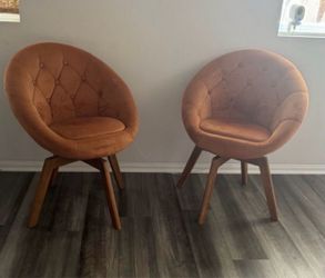 Set of 2 Round Tufted Velvet Accent Chairs